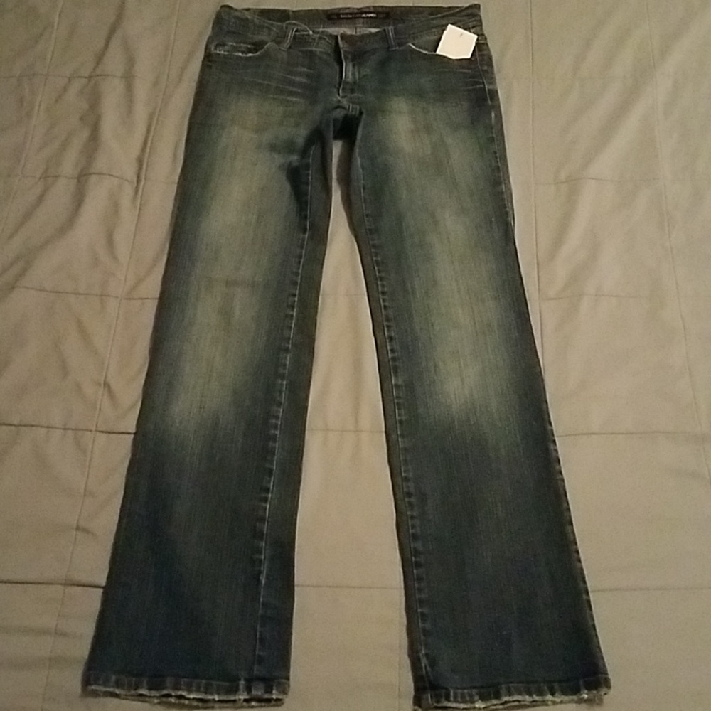 NEW W/O ORIGINAL TAG.  DKNY DENIM JEANS. SIZE 5